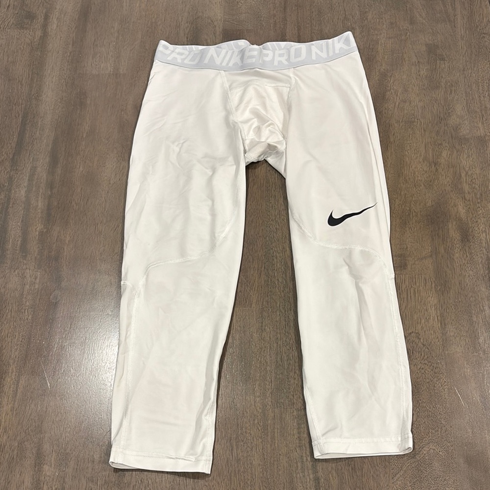 Nike Men White Leggings (Short)